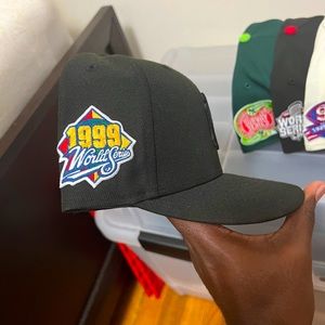 Hatclub black on black New York Yankees fitted size 71/2 made in China polyester